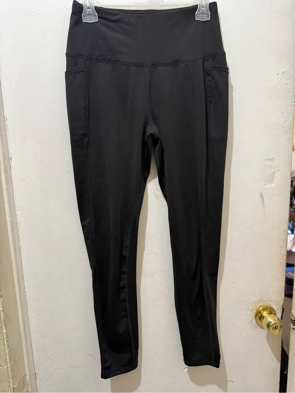 High-Waist Black Active Leggings with Side Pockets